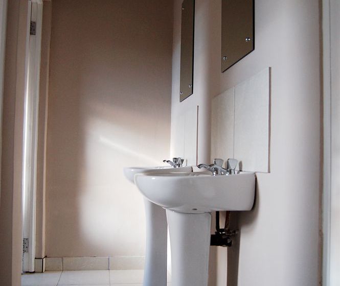 הוסטל Hard Rock Backpackers