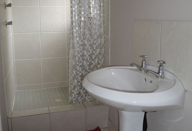 הוסטל Hard Rock Backpackers