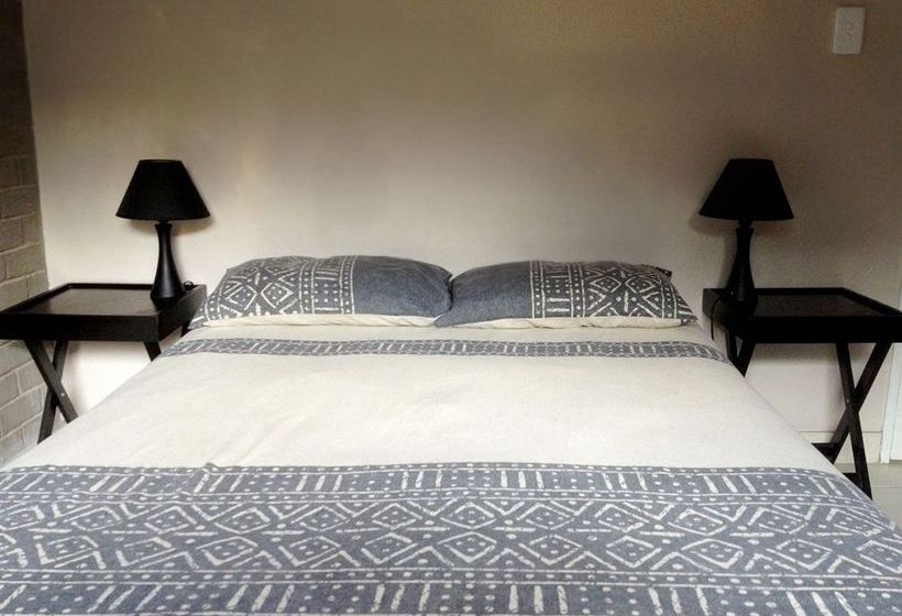 הוסטל Hard Rock Backpackers