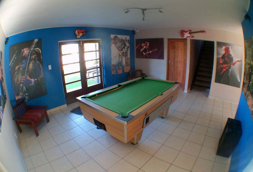 הוסטל Hard Rock Backpackers