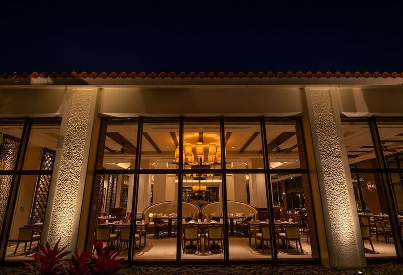 Fusaki Beach Resort Hotel & Villas