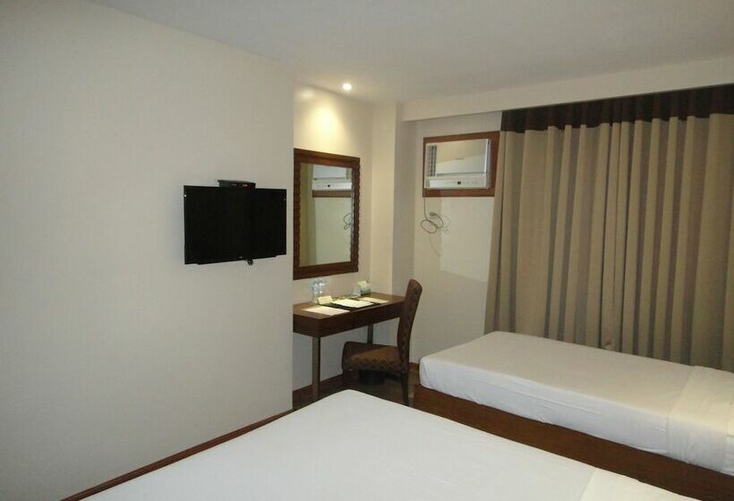 Golden Prince Hotel & Suites