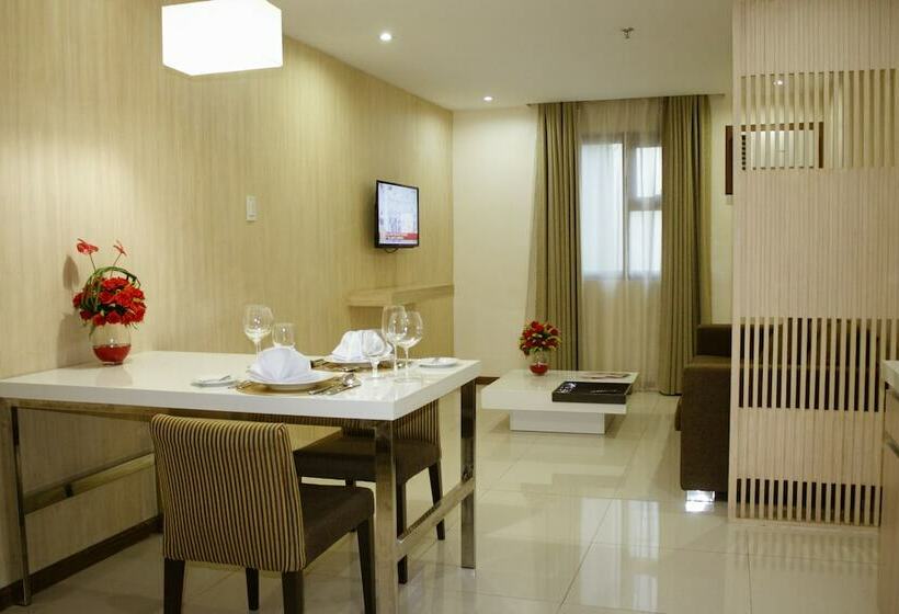 Golden Prince Hotel & Suites