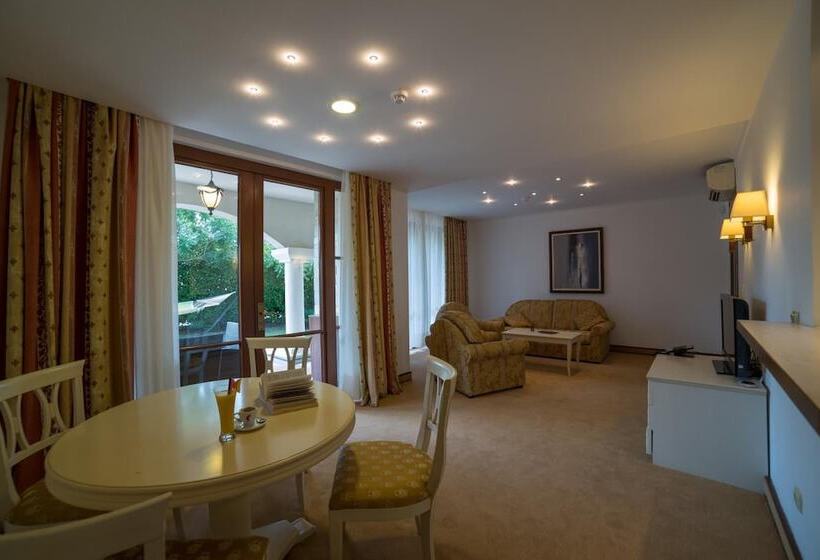 Helena Vip Villas And Suites