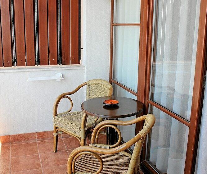 Helena Vip Villas And Suites