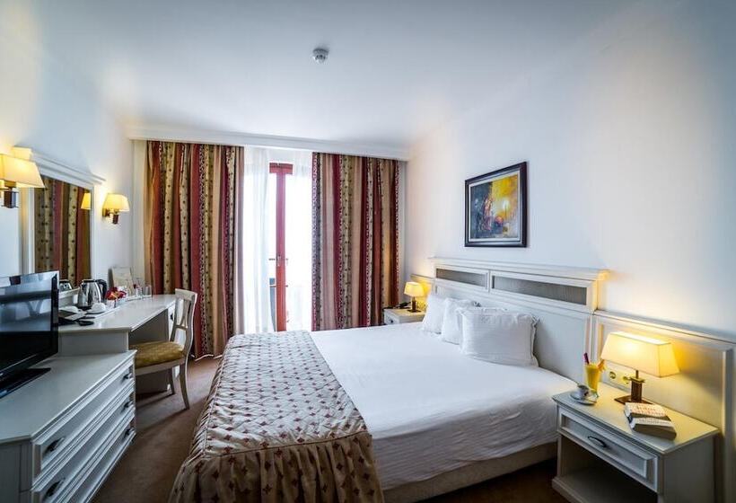 Helena Vip Villas And Suites