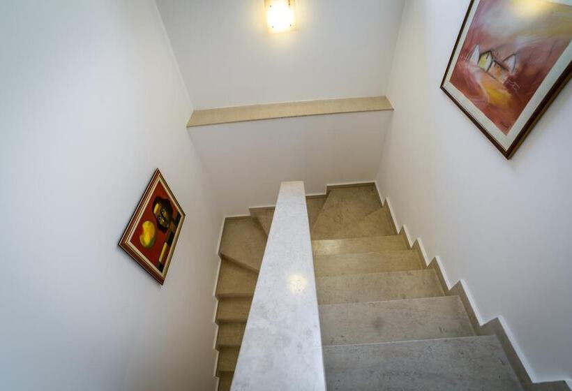 Helena Vip Villas And Suites