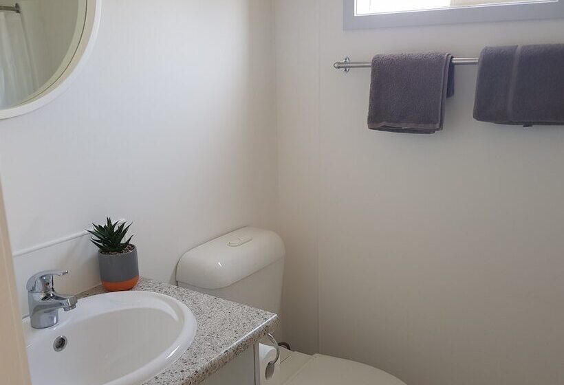 Отель Caloundra Waterfront Holiday Park