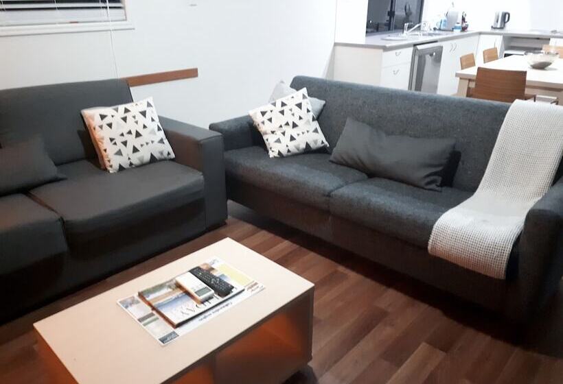 Отель Caloundra Waterfront Holiday Park