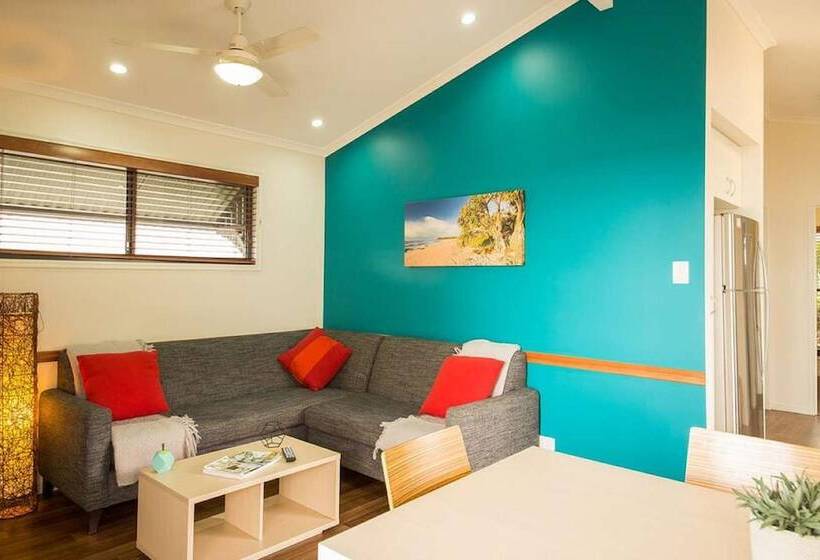 Отель Caloundra Waterfront Holiday Park