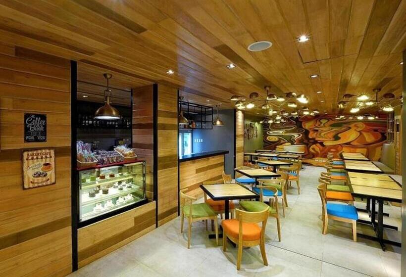 Golden Prince Hotel & Suites