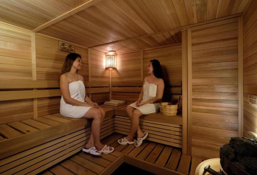 Golden Prince Hotel & Suites