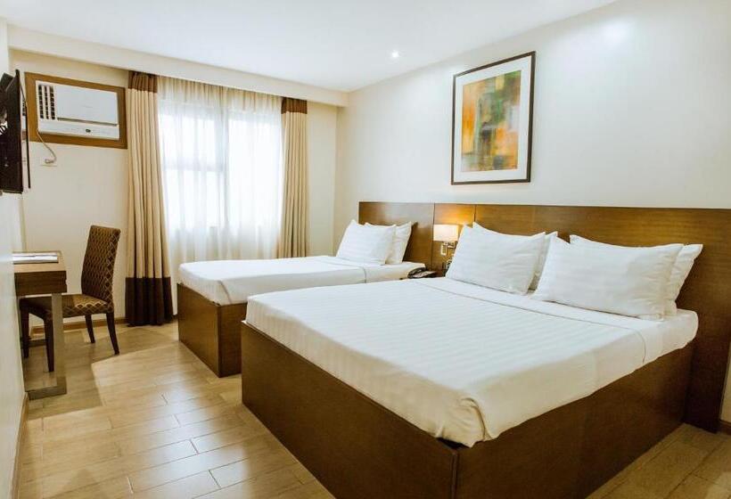 Golden Prince Hotel & Suites