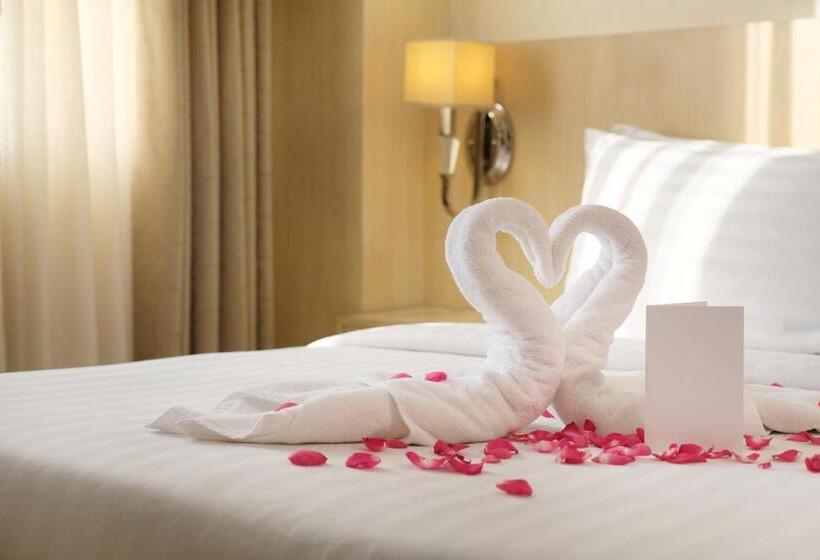 Golden Prince Hotel & Suites