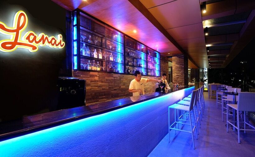 Golden Prince Hotel & Suites