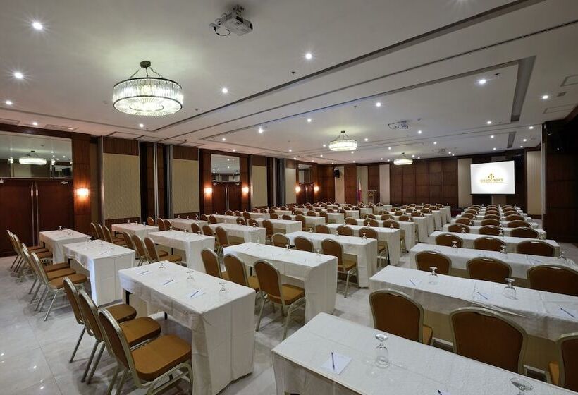 Golden Prince Hotel & Suites