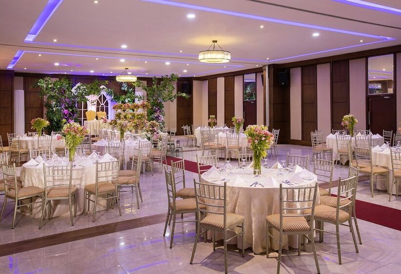 Golden Prince Hotel & Suites