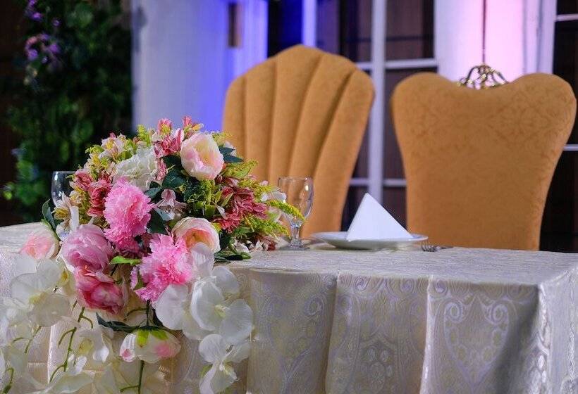 Golden Prince Hotel & Suites