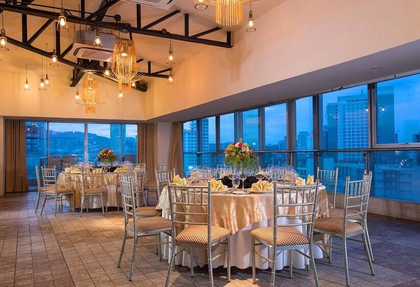 Golden Prince Hotel & Suites