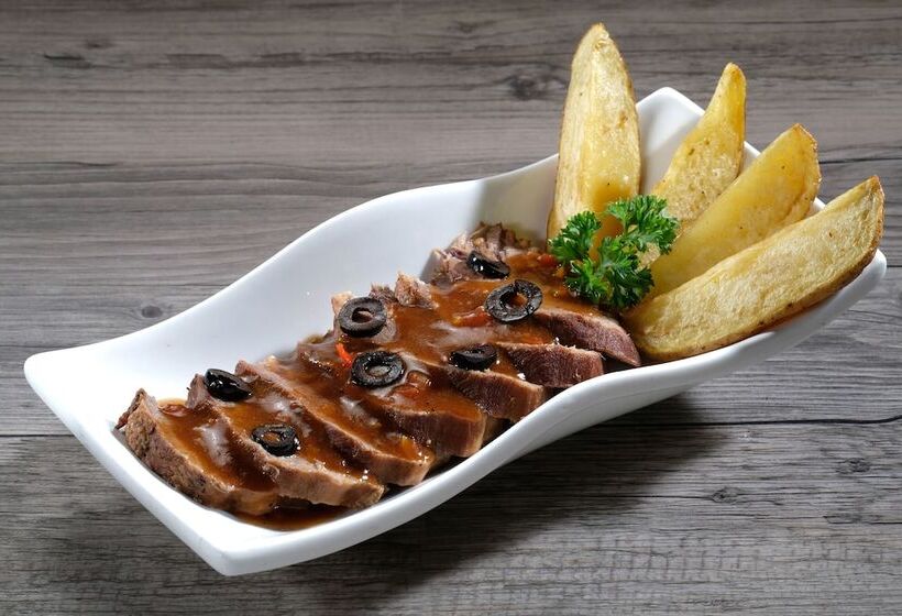 Golden Prince Hotel & Suites