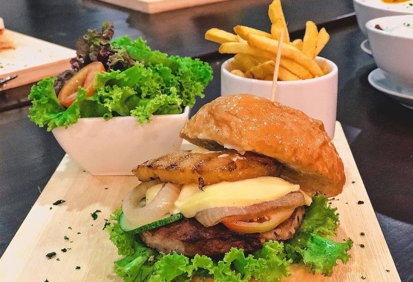 Отель Golden Valley