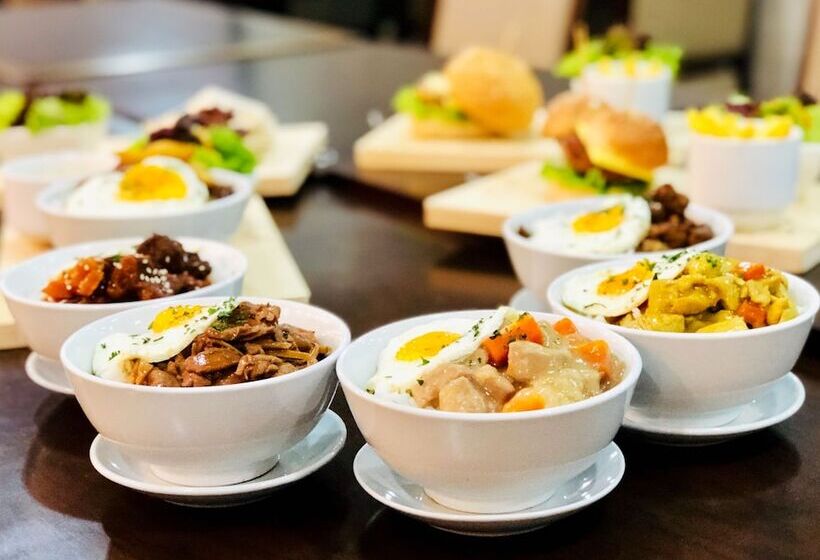 Отель Golden Valley