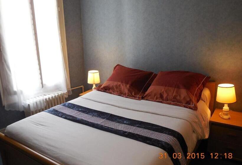 ホテル Hôtel Le Petit Château Proche Parc Des Expositions Porte De Versailles