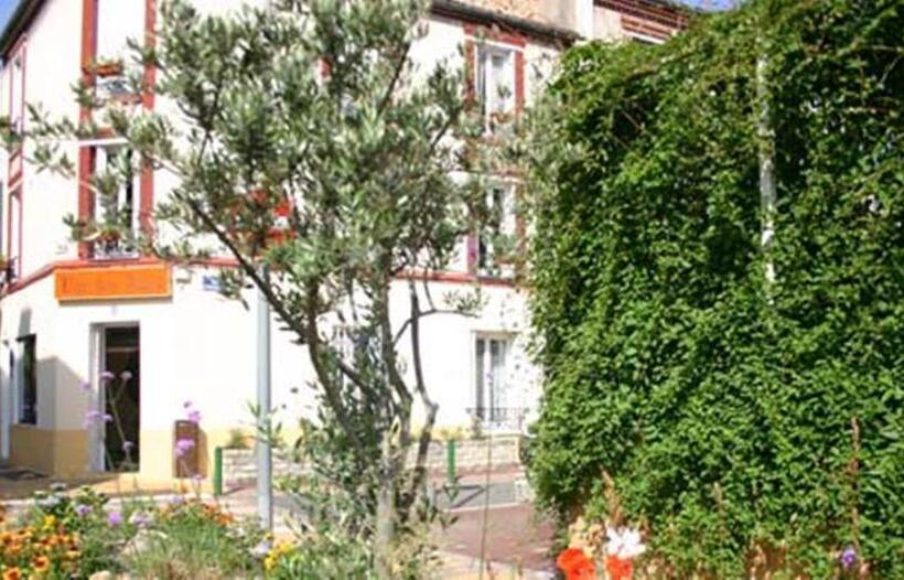 ホテル Hôtel Le Petit Château Proche Parc Des Expositions Porte De Versailles