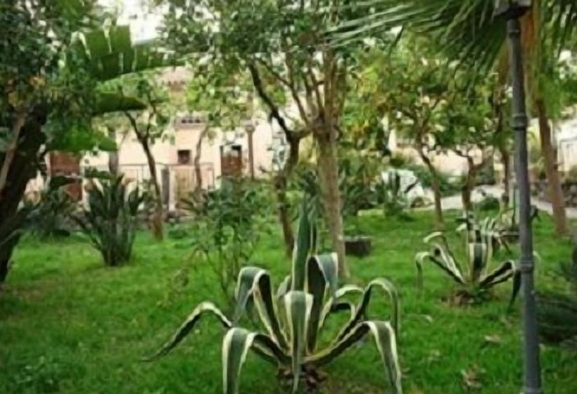 هتل La Grevillea