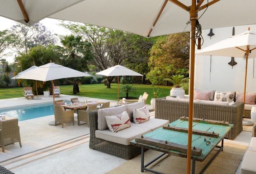 Hotel Latitude 15 Degrees