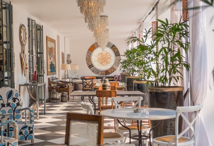 Hotel Latitude 15 Degrees