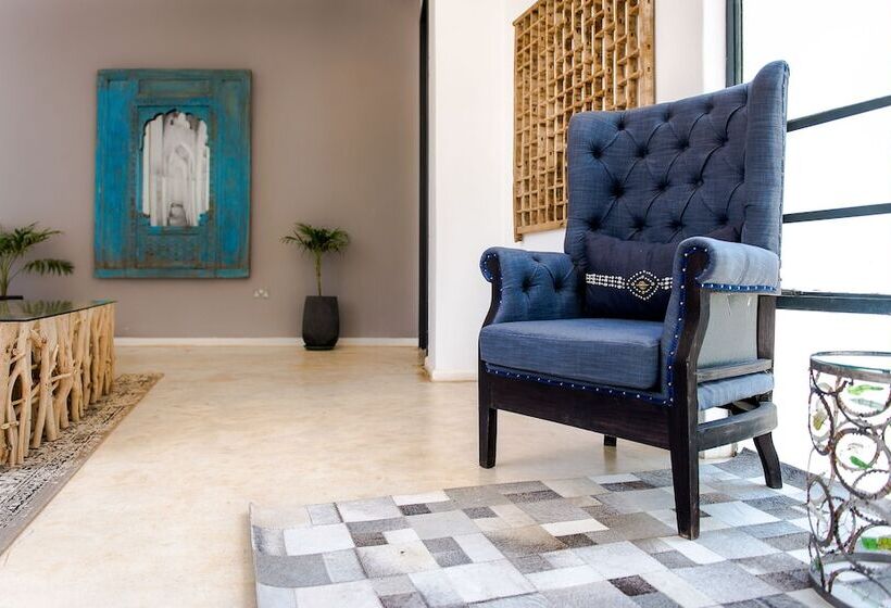 Hotel Latitude 15 Degrees