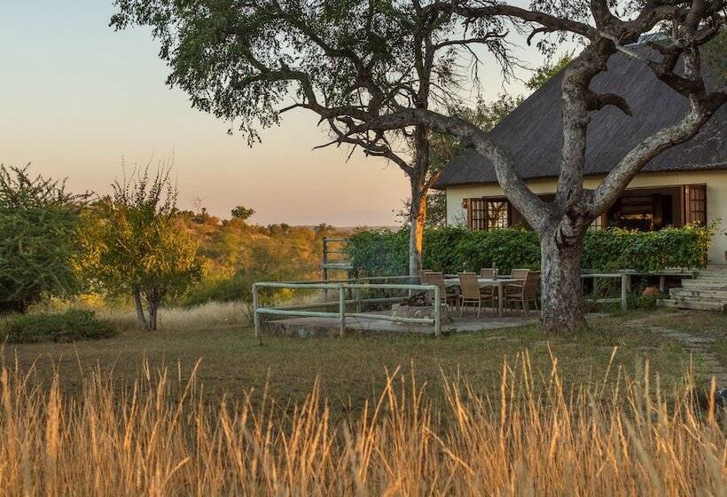 בית מלון כפרי Mbizi Bush Lodge