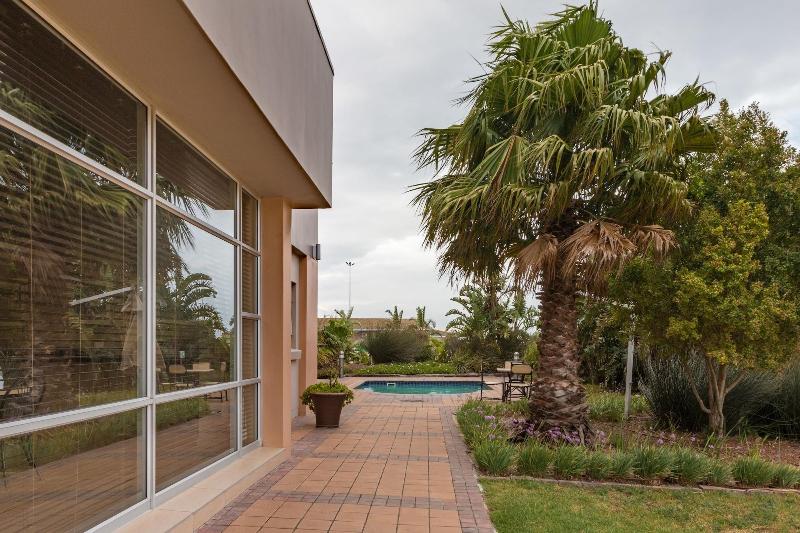 هتل Road Lodge Port Elizabeth Airport