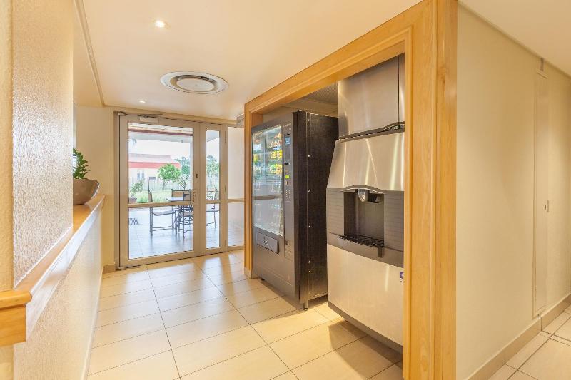 Отель Road Lodge Port Elizabeth Airport