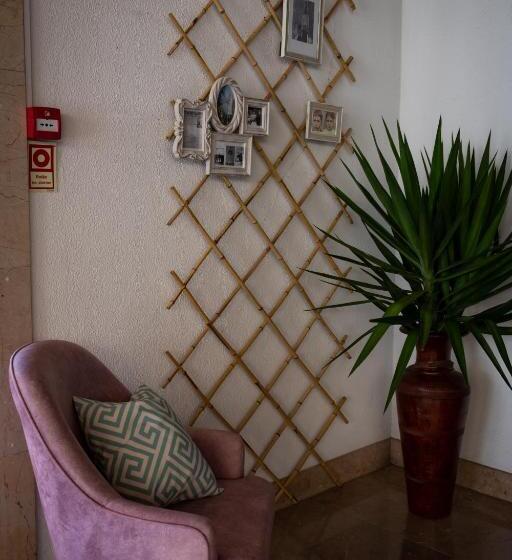 ホテル Santa Cecília