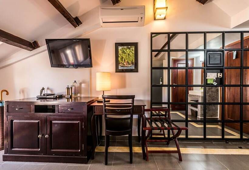 فندق The Columns