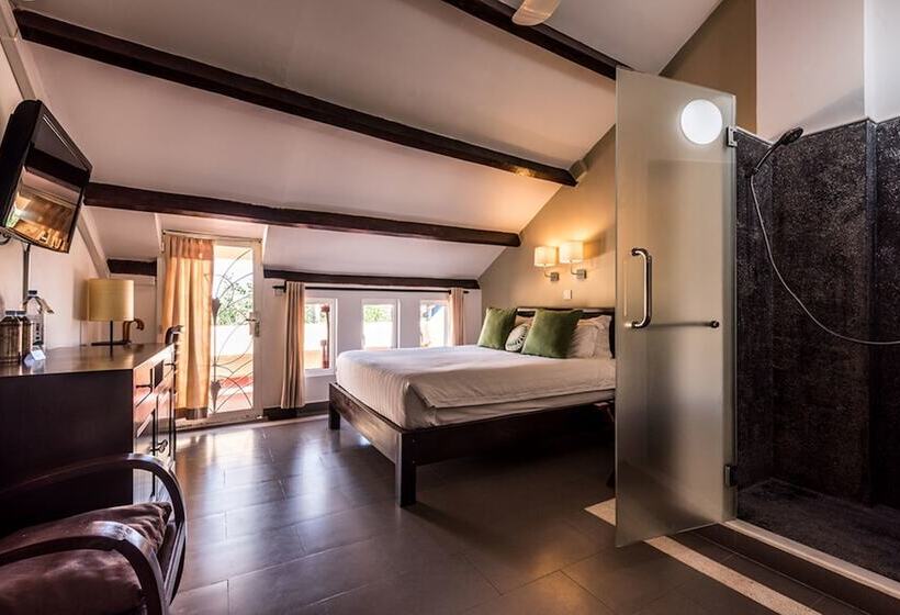 فندق The Columns