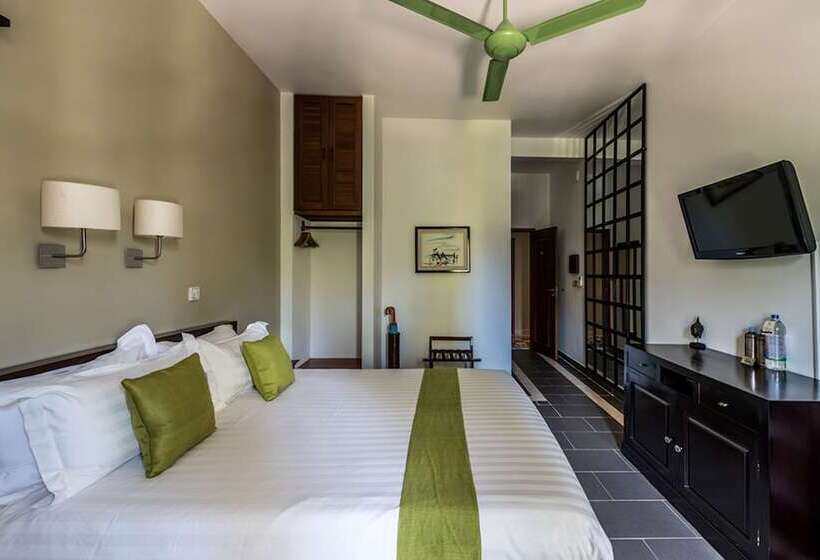 فندق The Columns