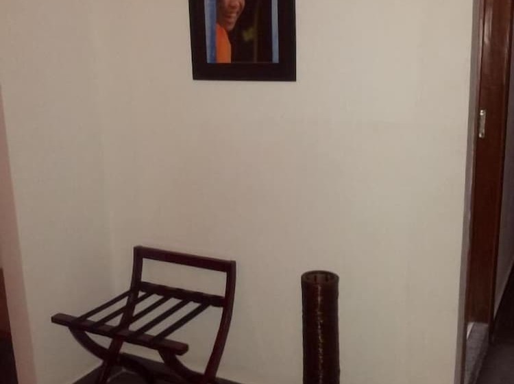 فندق The Columns