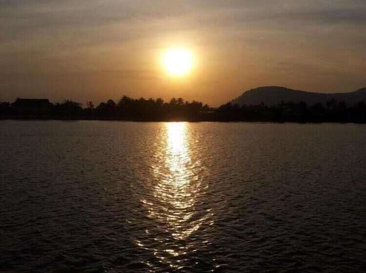 فندق The Columns