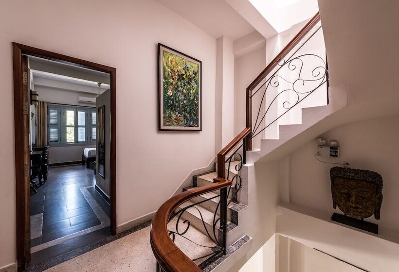 فندق The Columns