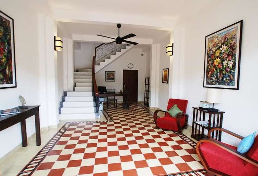 فندق The Columns