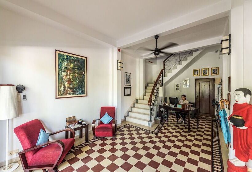 فندق The Columns