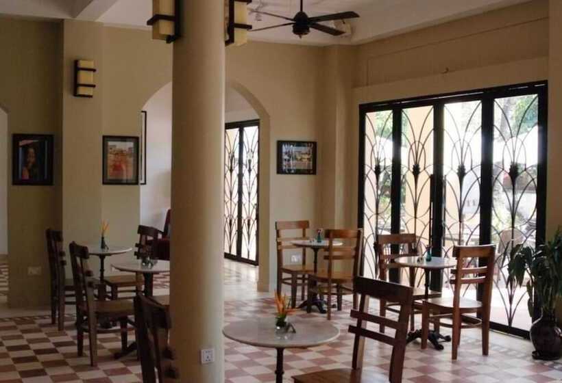 فندق The Columns