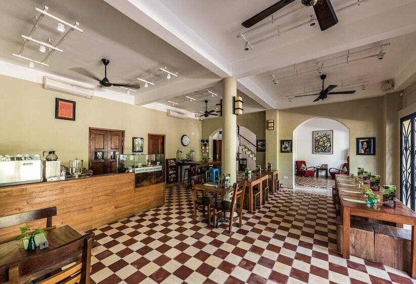 فندق The Columns