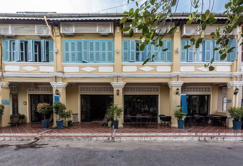 فندق The Columns