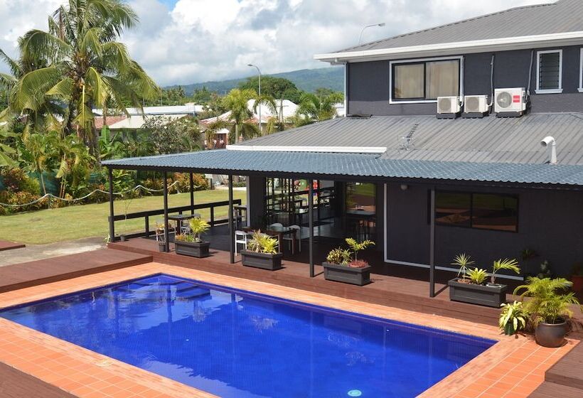 هتل Travellers Point