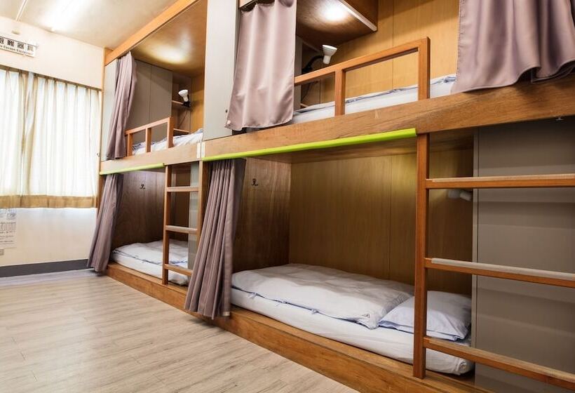 On My Way Taipei Hostel