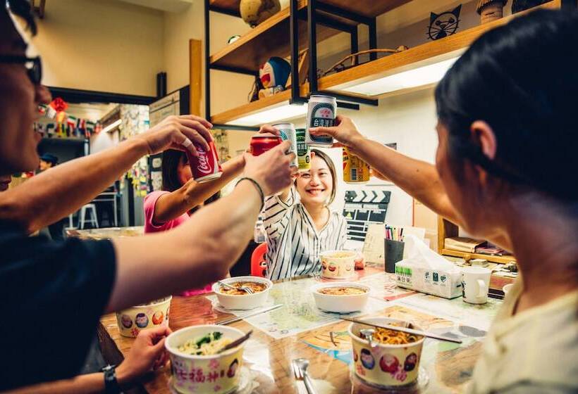 On My Way Taipei Hostel